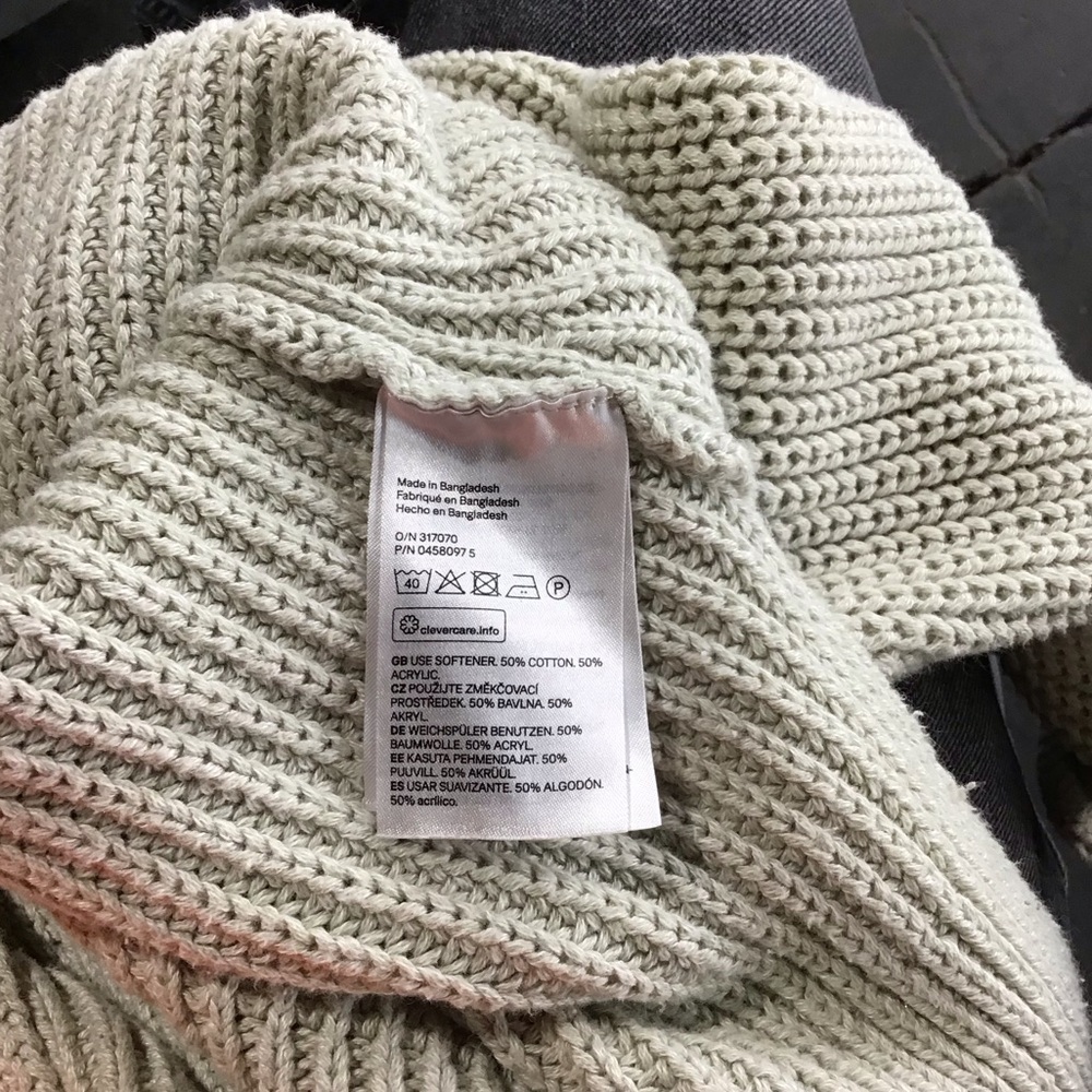 H&M Greenish sweater (s) NWOT - Picture 6 of 6